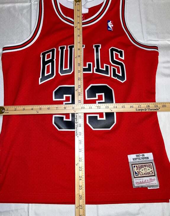 Mitchell & Ness Chicago Bulls  Pippen  Hardwood Classics Swingman Jersey  M - Picture 3 of 9